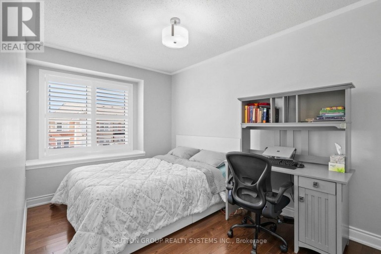 11 FUSILIER DRIVE, Toronto (Clairlea-Birchmount), Ontario, M1L0J4