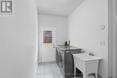 11 FUSILIER DRIVE Toronto (Clairlea-Birchmount) Ontario photo 8