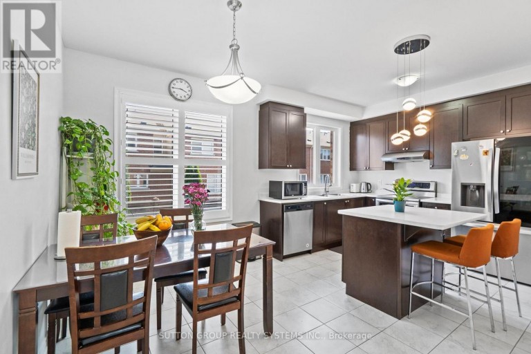 11 FUSILIER DRIVE, Toronto (Clairlea-Birchmount), Ontario, M1L0J4