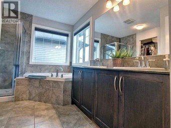 251 Hillcrest Circle SW Airdrie Alberta photo 16