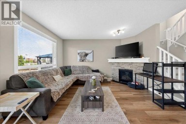 251 Hillcrest Circle SW Airdrie Alberta photo 6