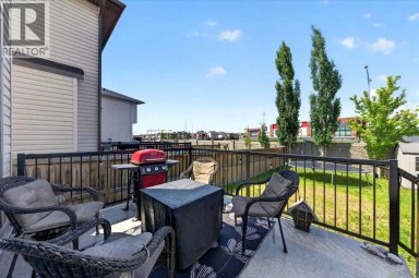 251 Hillcrest Circle SW Airdrie Alberta photo 9