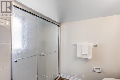 665 UPPER QUEEN STREET London South (South P) Ontario photo 25