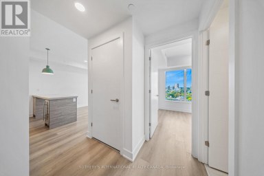 1601 - 484 SPADINA AVENUE Toronto (University) Ontario photo 1