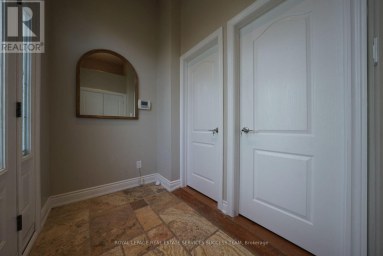 1195 HOLTON HEIGHTS DRIVE Oakville (FA Falgarwood) Ontario photo 4
