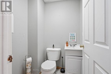 STUDIO AND OFFICES - 80 ALBERT STREET Central Huron (Clinton) Ontario photo 15