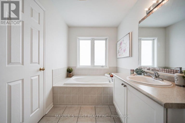 55 BETTINA PLACE, Whitby (Rolling Acres), Ontario, L1R0E9