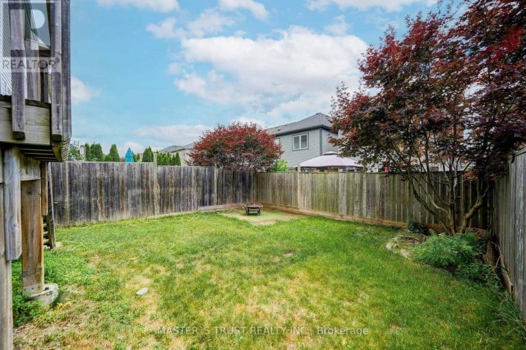 55 BETTINA PLACE, Whitby (Rolling Acres), Ontario, L1R0E9