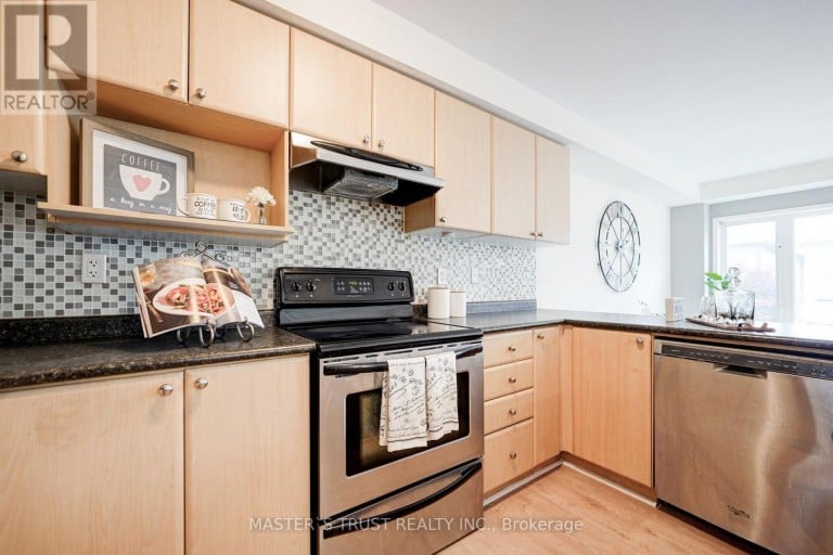 55 BETTINA PLACE, Whitby (Rolling Acres), Ontario, L1R0E9