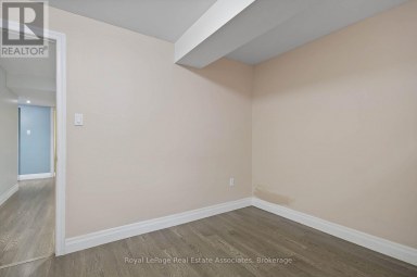LOWER - 16 SERGIO MARCHI STREET Toronto (Downsview-Roding-CFB) Ontario photo 18