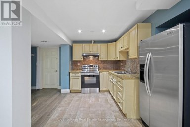 LOWER - 16 SERGIO MARCHI STREET Toronto (Downsview-Roding-CFB) Ontario photo 2