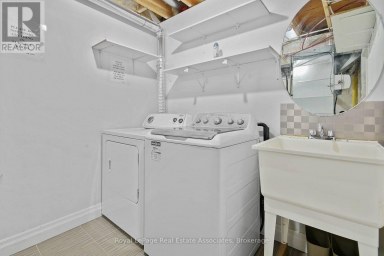 LOWER - 16 SERGIO MARCHI STREET Toronto (Downsview-Roding-CFB) Ontario photo 28