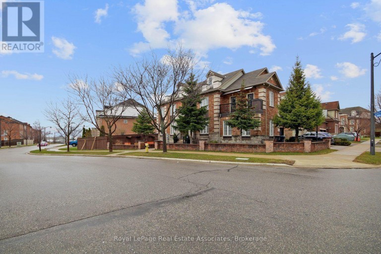 LOWER - 16 SERGIO MARCHI STREET, Toronto (Downsview-Roding-CFB), Ontario, M3L0B7
