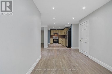 LOWER - 16 SERGIO MARCHI STREET Toronto (Downsview-Roding-CFB) Ontario photo 4
