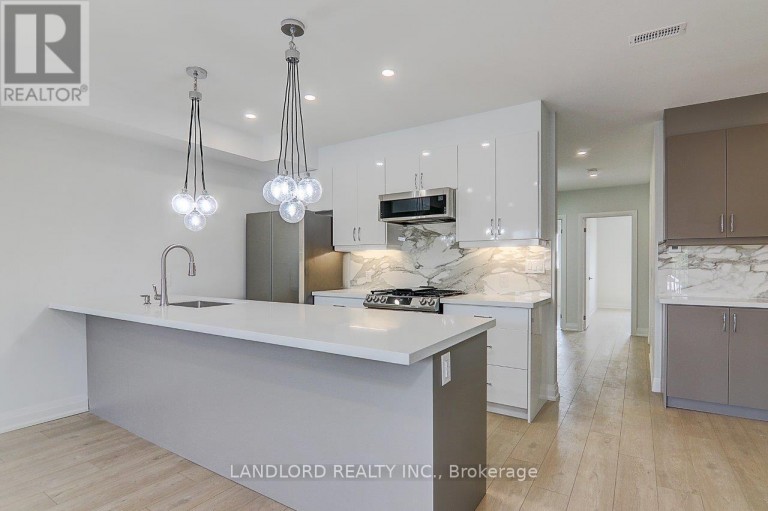 UPPER - 115 LIVINGSTONE AVENUE, Toronto (Briar Hill-Belgravia), Ontario, M6E2L7