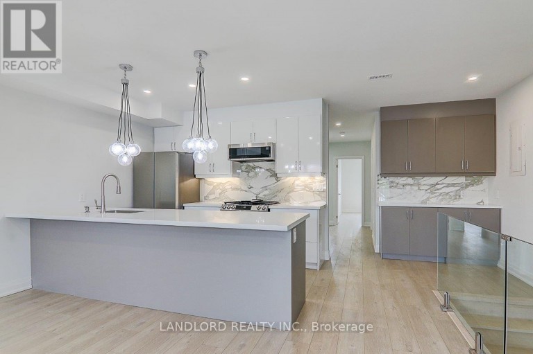 UPPER - 115 LIVINGSTONE AVENUE, Toronto (Briar Hill-Belgravia), Ontario, M6E2L7