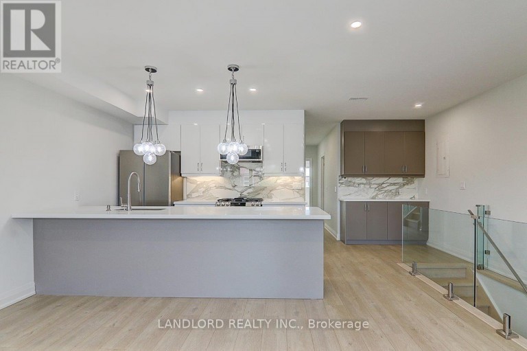 UPPER - 115 LIVINGSTONE AVENUE, Toronto (Briar Hill-Belgravia), Ontario, M6E2L7