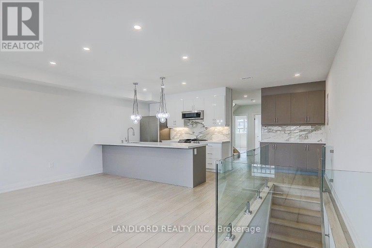 UPPER - 115 LIVINGSTONE AVENUE, Toronto (Briar Hill-Belgravia), Ontario, M6E2L7