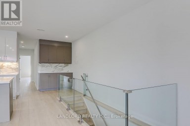 UPPER - 115 LIVINGSTONE AVENUE Toronto (Briar Hill-Belgravia) Ontario photo 14