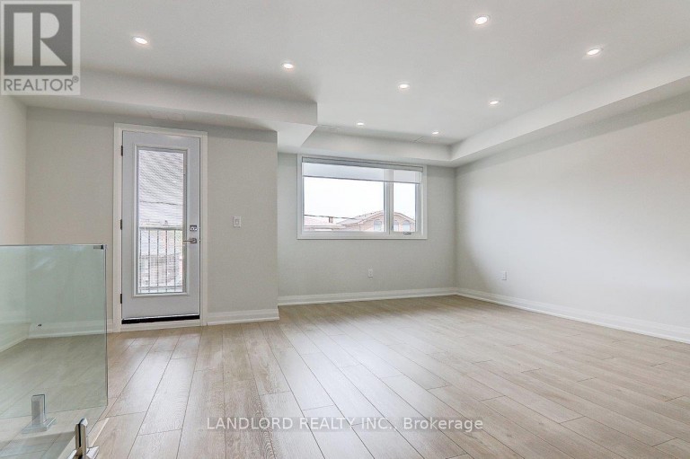 UPPER - 115 LIVINGSTONE AVENUE, Toronto (Briar Hill-Belgravia), Ontario, M6E2L7