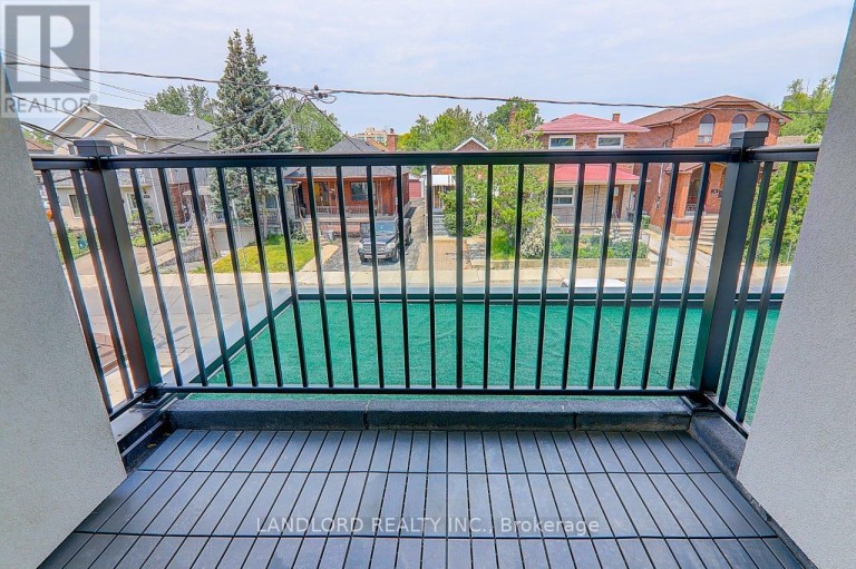 UPPER - 115 LIVINGSTONE AVENUE, Toronto (Briar Hill-Belgravia), Ontario, M6E2L7