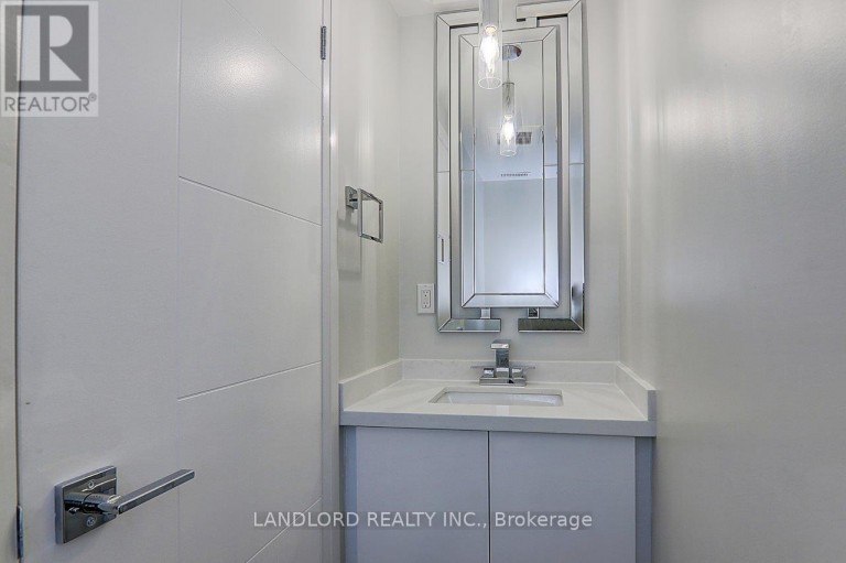 UPPER - 115 LIVINGSTONE AVENUE, Toronto (Briar Hill-Belgravia), Ontario, M6E2L7