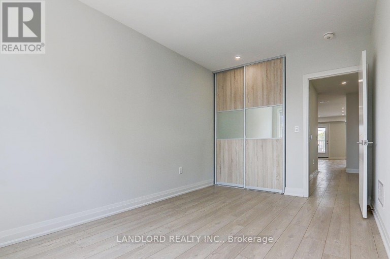 UPPER - 115 LIVINGSTONE AVENUE, Toronto (Briar Hill-Belgravia), Ontario, M6E2L7
