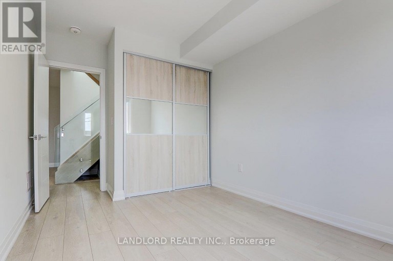 UPPER - 115 LIVINGSTONE AVENUE, Toronto (Briar Hill-Belgravia), Ontario, M6E2L7