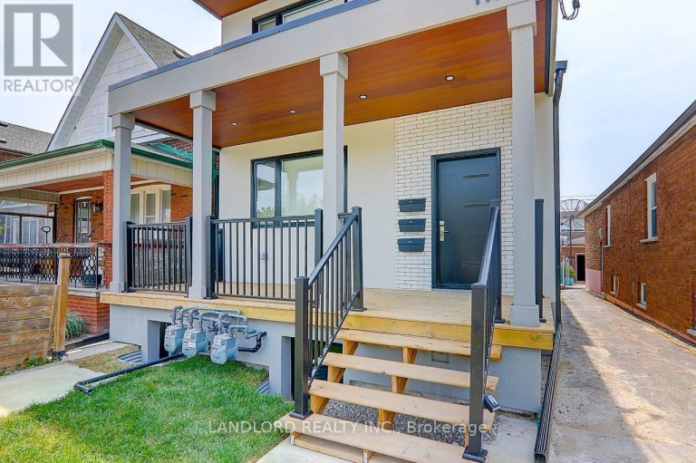 UPPER - 115 LIVINGSTONE AVENUE, Toronto (Briar Hill-Belgravia), Ontario, M6E2L7