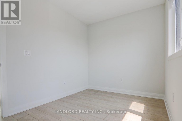 UPPER - 115 LIVINGSTONE AVENUE, Toronto (Briar Hill-Belgravia), Ontario, M6E2L7