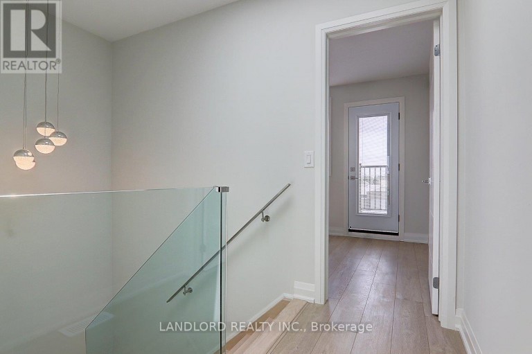 UPPER - 115 LIVINGSTONE AVENUE, Toronto (Briar Hill-Belgravia), Ontario, M6E2L7
