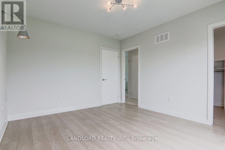 UPPER - 115 LIVINGSTONE AVENUE, Toronto (Briar Hill-Belgravia), Ontario, M6E2L7