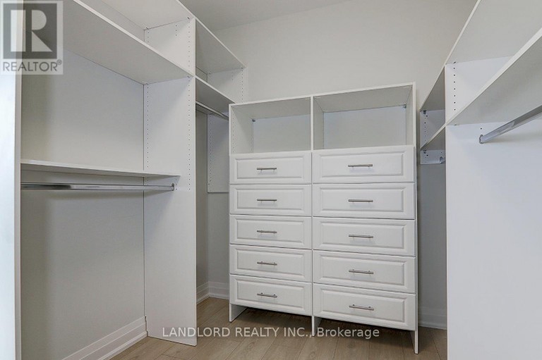 UPPER - 115 LIVINGSTONE AVENUE, Toronto (Briar Hill-Belgravia), Ontario, M6E2L7