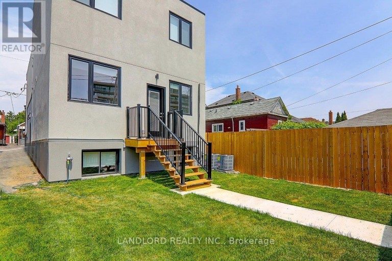 UPPER - 115 LIVINGSTONE AVENUE, Toronto (Briar Hill-Belgravia), Ontario, M6E2L7