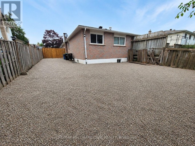 LOWER - 88 B BERNICK DRIVE, Barrie (Grove East), Ontario, L4M2V6