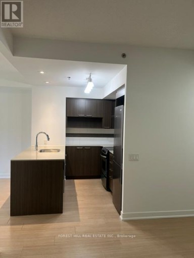 209 - 320 TWEEDSMUIR AVENUE, Toronto (Forest Hill South), Ontario, M5P2Y3