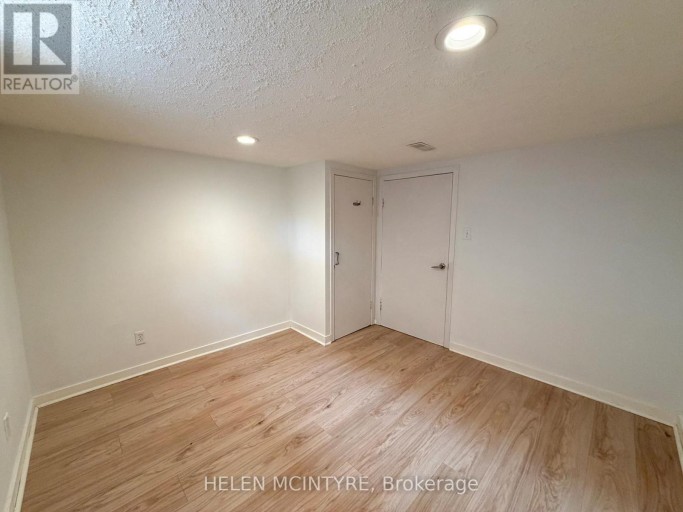 34 DUNNING CRESCENT, Toronto (Alderwood), Ontario, M8W4S8