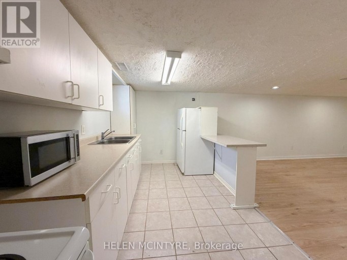 34 DUNNING CRESCENT, Toronto (Alderwood), Ontario, M8W4S8