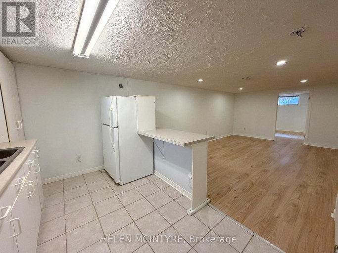 34 DUNNING CRESCENT, Toronto (Alderwood), Ontario, M8W4S8