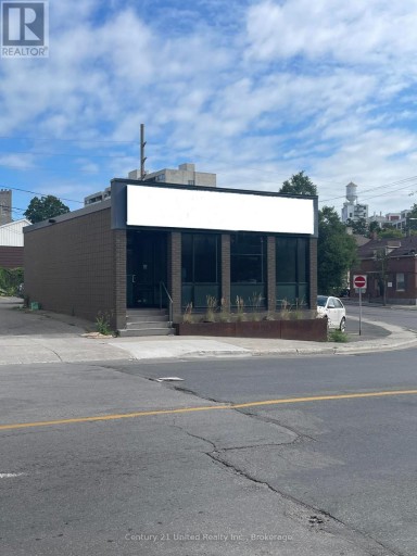 114 SIMCOE STREET, Peterborough (Town Ward 3), Ontario, K9H2H4