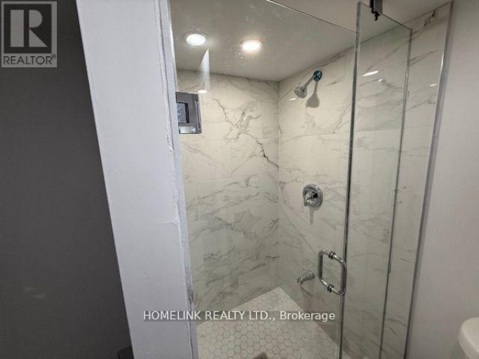 1286 APOLLO STREET, Oshawa (Eastdale), Ontario, L1K3E8