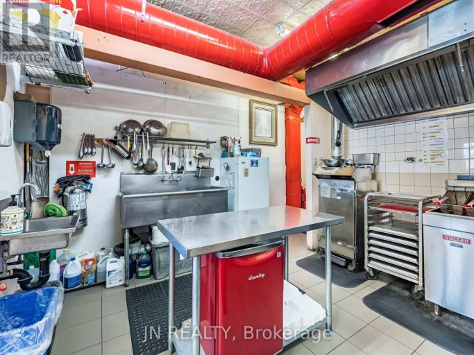 289 MAIN STREET W, King (Schomberg), Ontario, L0G1T0