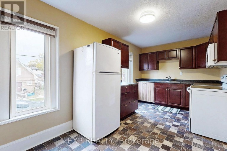 15 COLBORNE STREET E, Oshawa (O'Neill), Ontario, L1G1M1