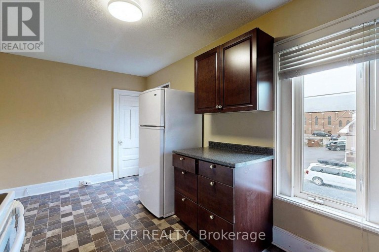 15 COLBORNE STREET E, Oshawa (O'Neill), Ontario, L1G1M1