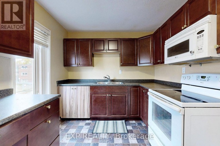 15 COLBORNE STREET E, Oshawa (O'Neill), Ontario, L1G1M1