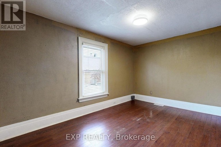 15 COLBORNE STREET E, Oshawa (O'Neill), Ontario, L1G1M1