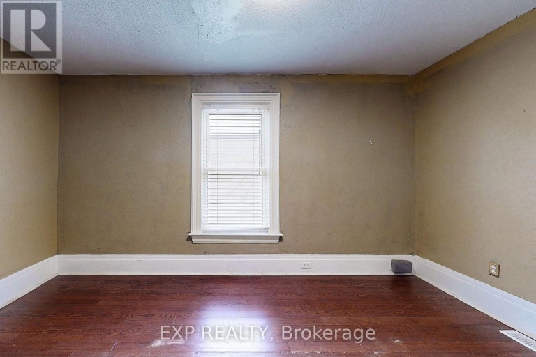 15 COLBORNE STREET E, Oshawa (O'Neill), Ontario, L1G1M1