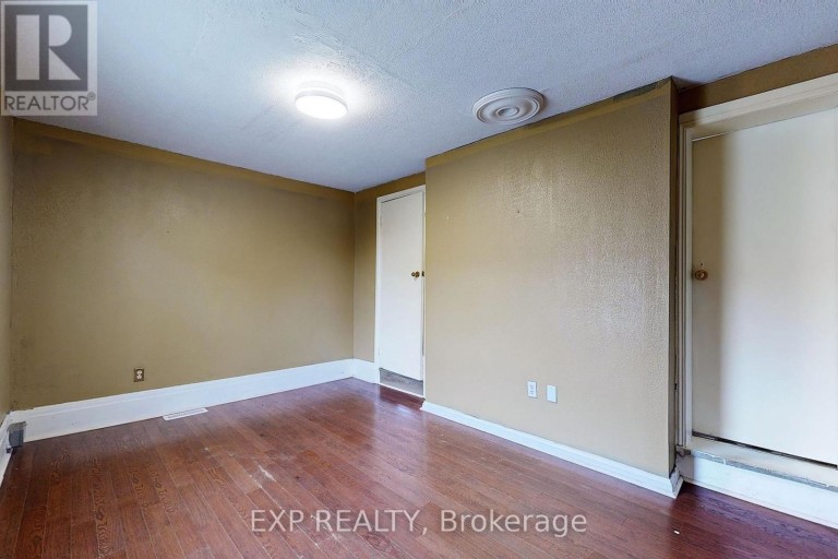 15 COLBORNE STREET E, Oshawa (O'Neill), Ontario, L1G1M1