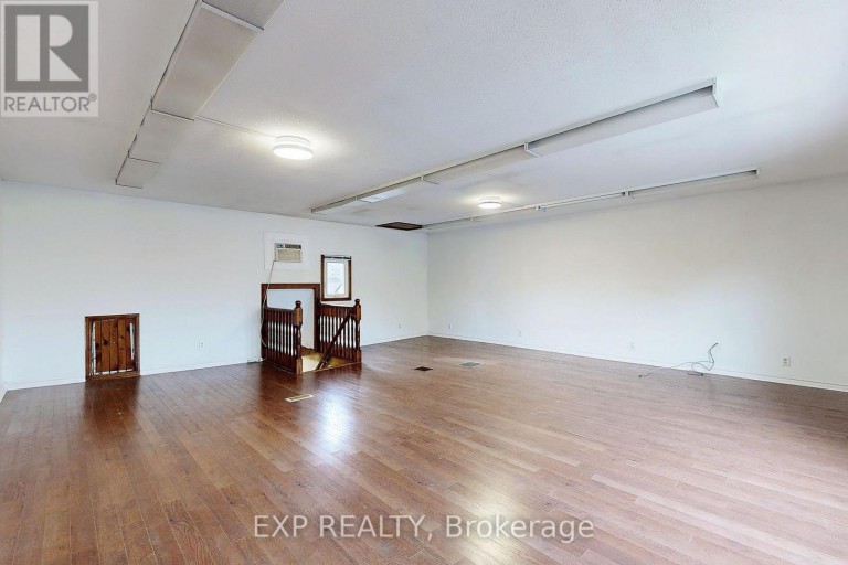 15 COLBORNE STREET E, Oshawa (O'Neill), Ontario, L1G1M1