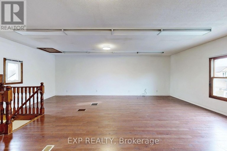 15 COLBORNE STREET E, Oshawa (O'Neill), Ontario, L1G1M1